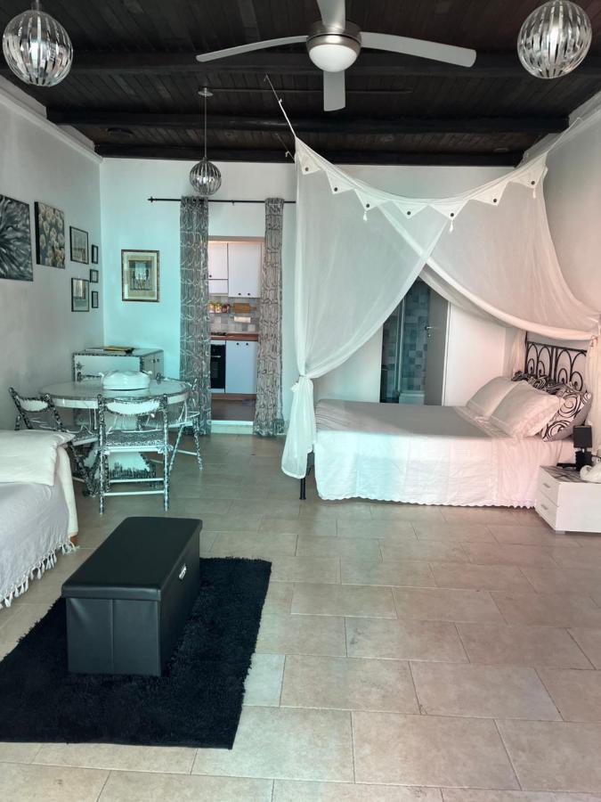 Apartment S *